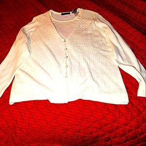 2x Concepts women super soft beautiful white sweater